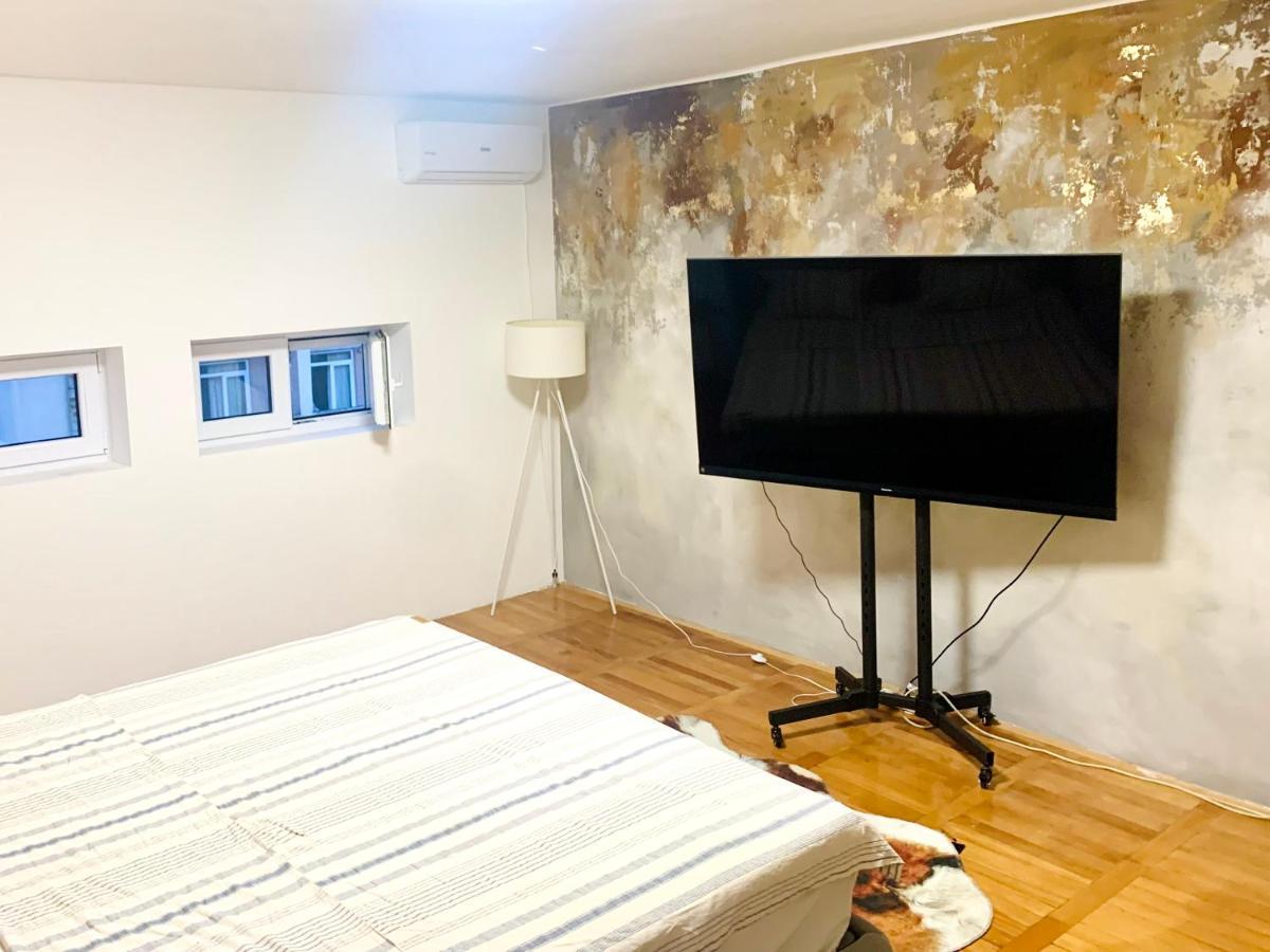 City Center Square Deluxe Nest Ποντγορίτσα Εξωτερικό φωτογραφία